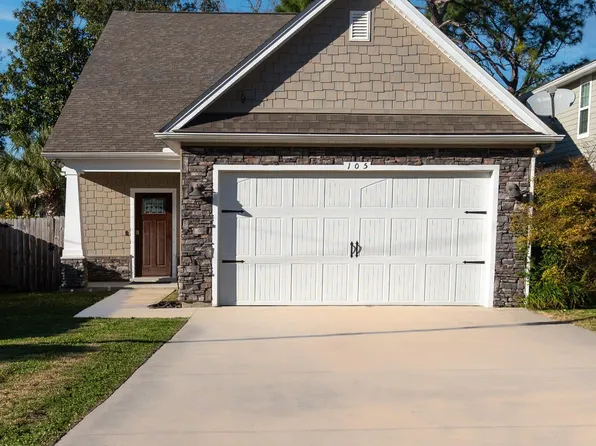 105 3rd Ave, Shalimar, FL 32579