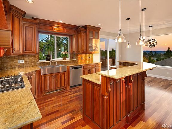 5th image of 2431 Lenore Dr
