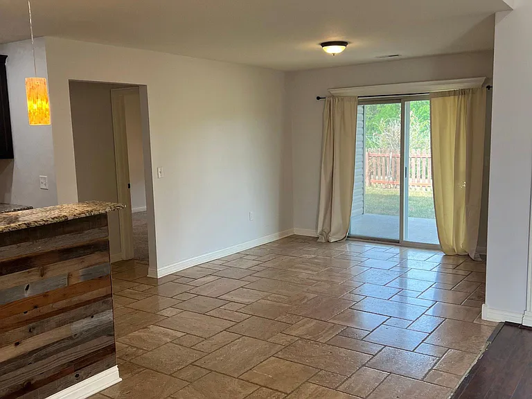 5609 Abercorn Dr — Photo 5