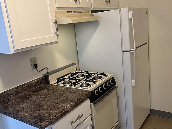 3rd image of 1805 Garfield St NE APT 103