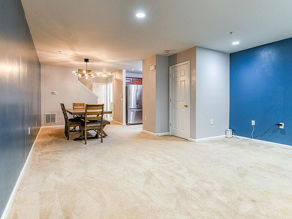 4th image of 12 Old Stock Ln