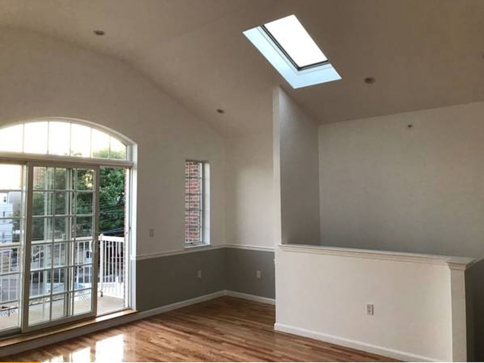 1st image of 2523 W 17th St APT 3