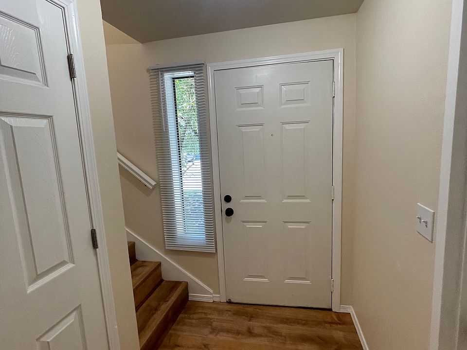 1st image of 11252 NE 131st Ln