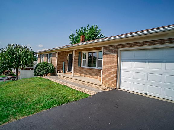 3rd image of 152 King Ln
