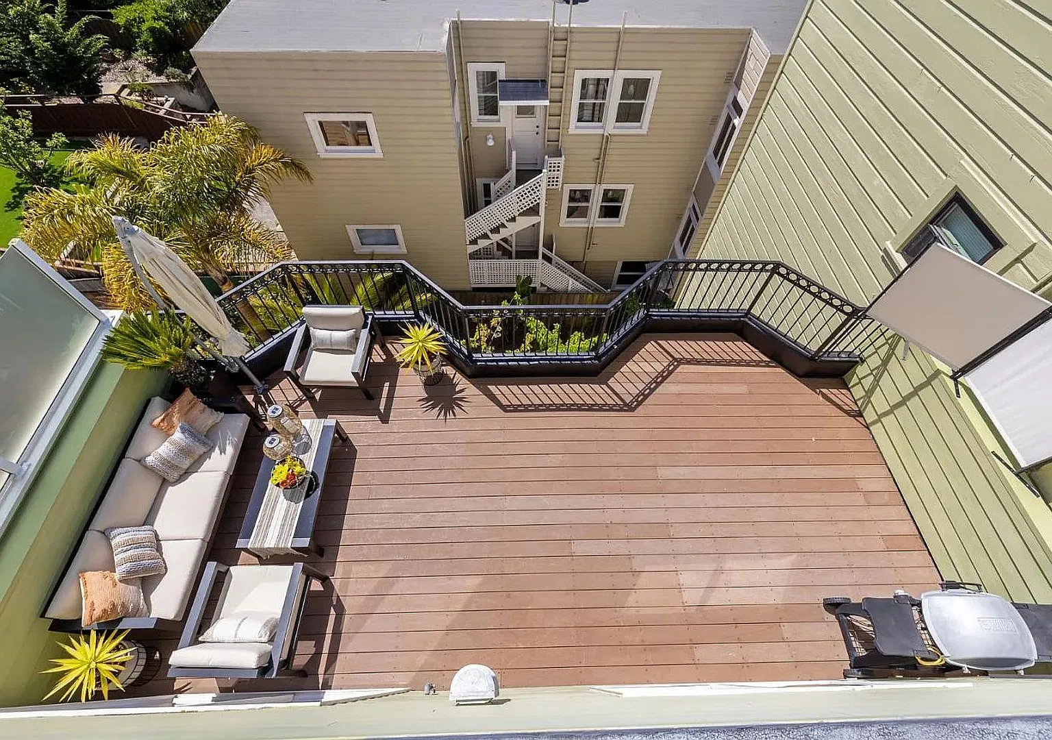 Penthouse For Rent — Photo 3