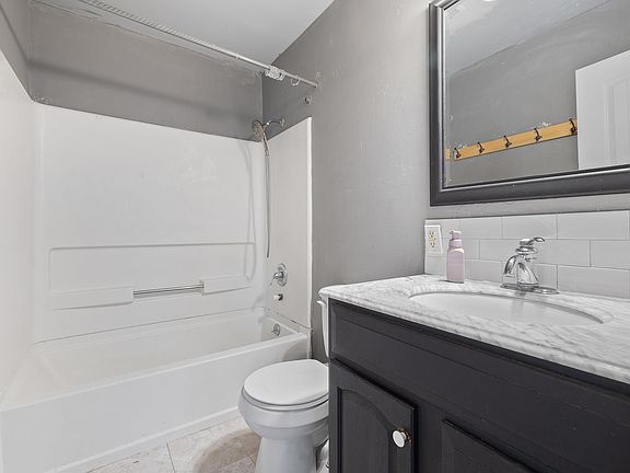 3rd image of 515 Cascade St