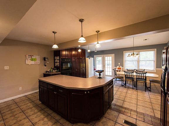 5th image of 130 Powderhorn Dr