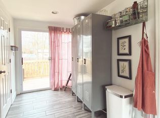 97 Fanning Ave, Hampton Bays, NY 11946