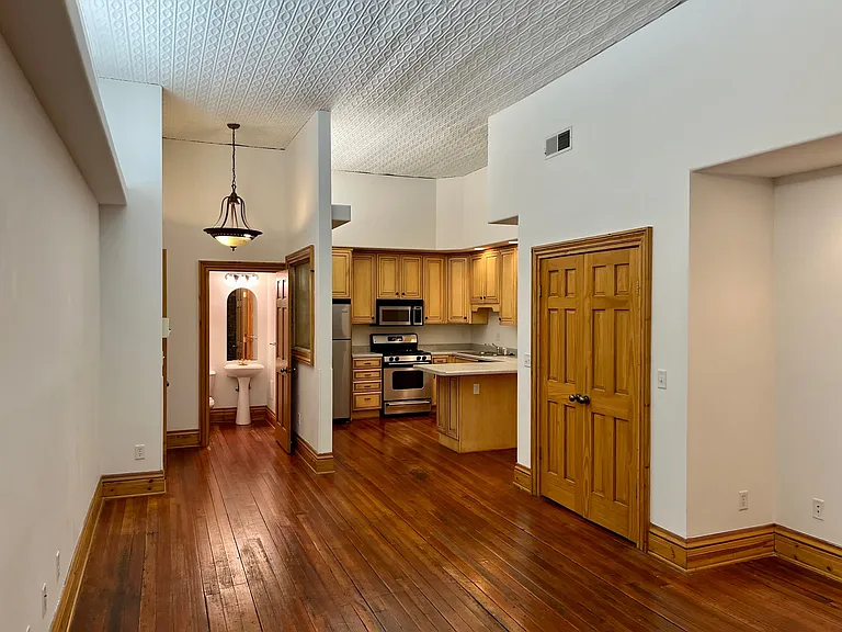 216 N Center St #2 — Photo 4