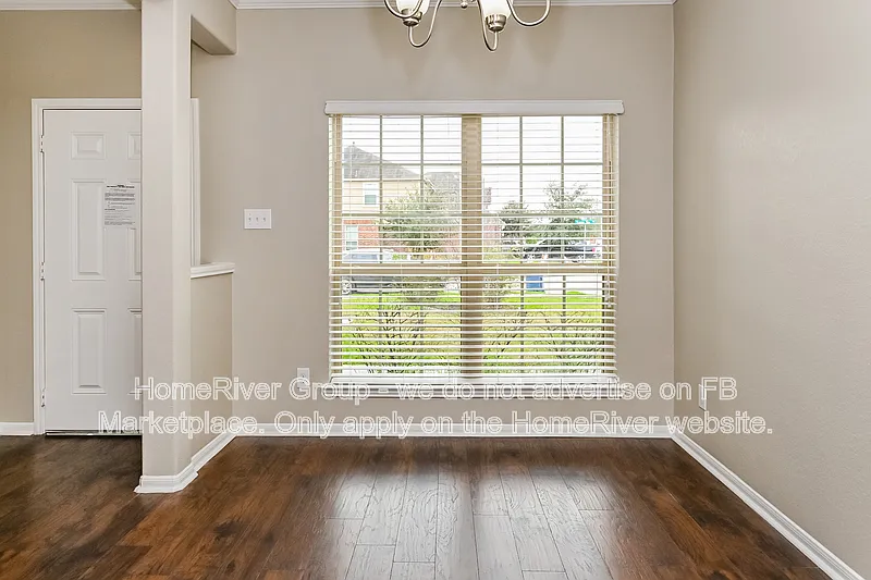 5 bed, 2.5 bath, 3156 sqft, $2,995 — Photo 4