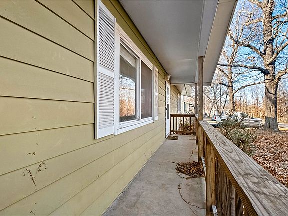 5th image of 7 Woodbridge Dr