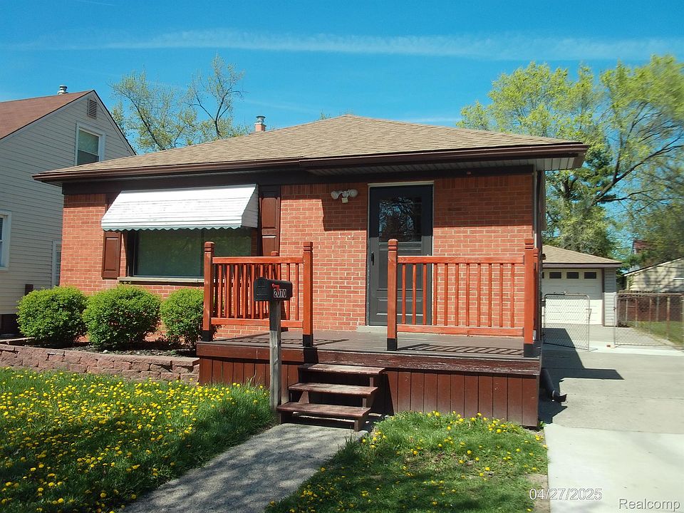 1st image of 2070 Oceana St