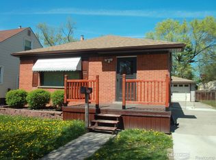 2070 Oceana St, Lincoln Park, MI 48146