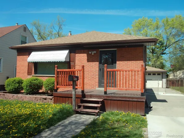 2070 Oceana St, Lincoln Park, MI 48146