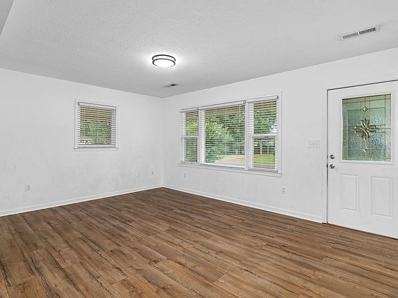 5th image of 708 Elmhurst Ave
