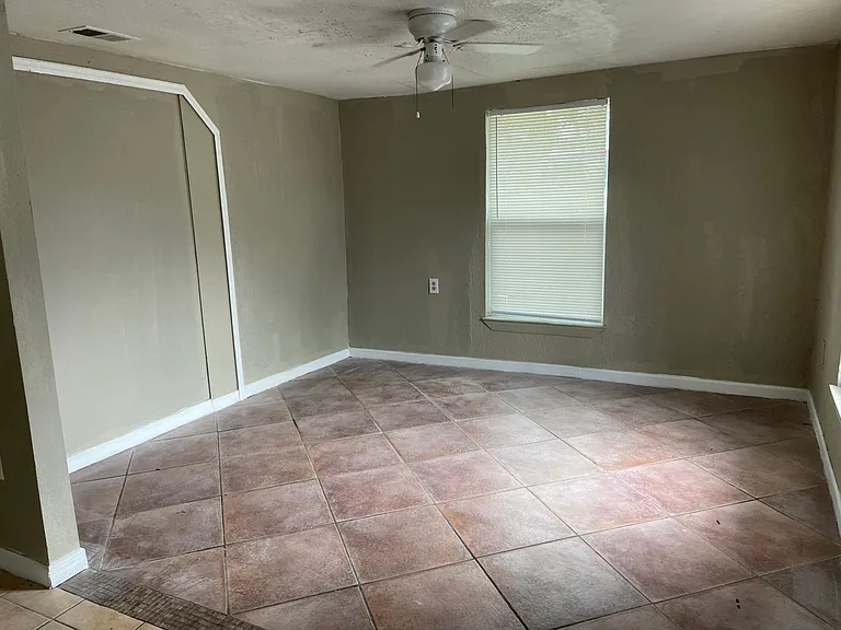 415 S Robbins Ave — Photo 10
