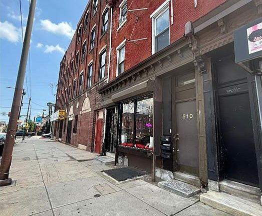 3rd image of 510 W Girard Ave Floor 1