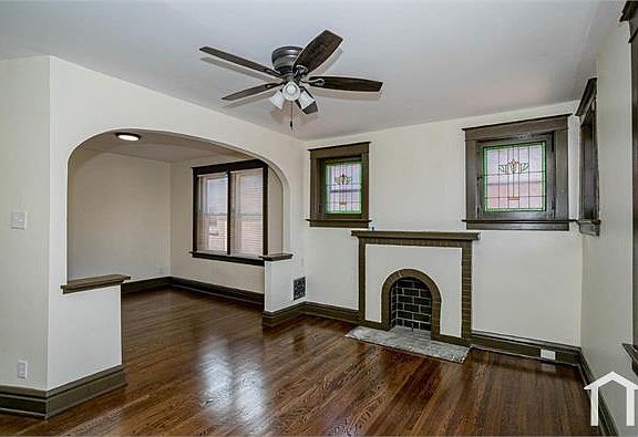 4th image of 4962 Winona Ave #2