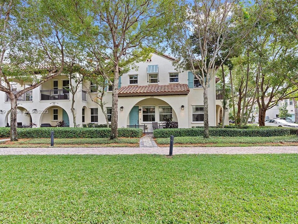 4284 Cascada Cir Hollywood FL Zillow