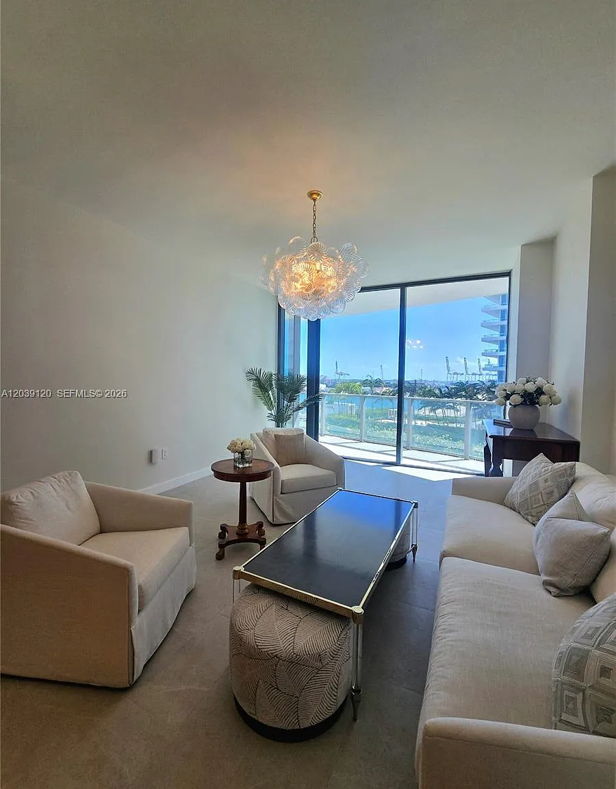 Park Residences Condo — Photo 3
