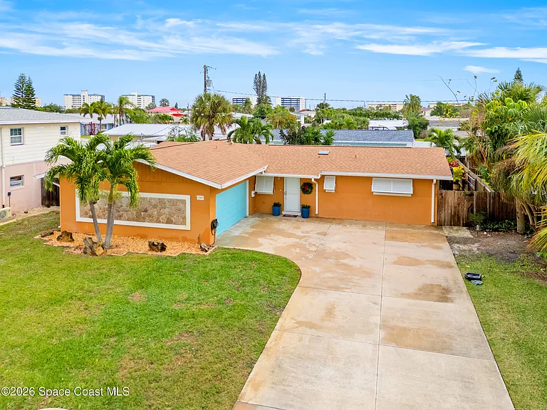 215 Jason Ct — Photo 2
