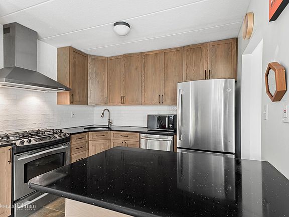 3rd image of 419 Carlton Ave APT G