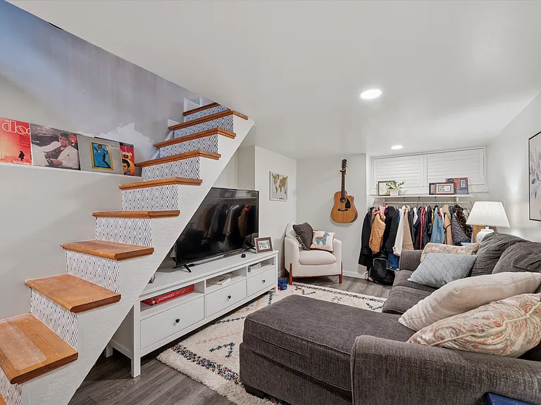 1208 Saint James St — Photo 14