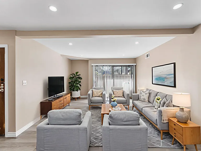 15511 Sherman Way #1 — Photo 5