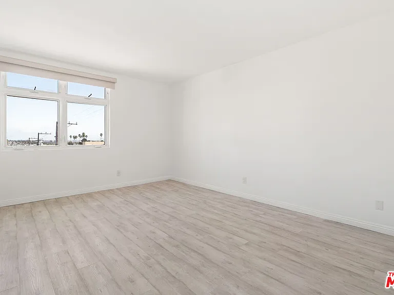 900 Euclid St #404 — Photo 10