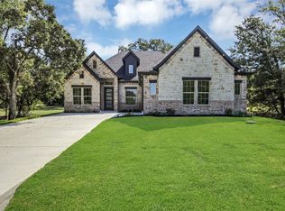 135 Pueblo Dr, Lake Kiowa, TX 76240