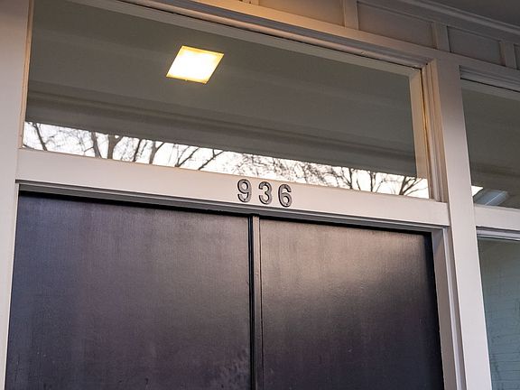 3rd image of 936 Oak Hill Dr