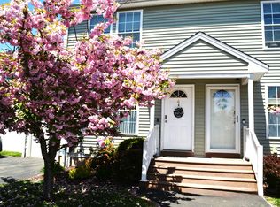 4 Holly Ln #4, Unionville, CT 06085