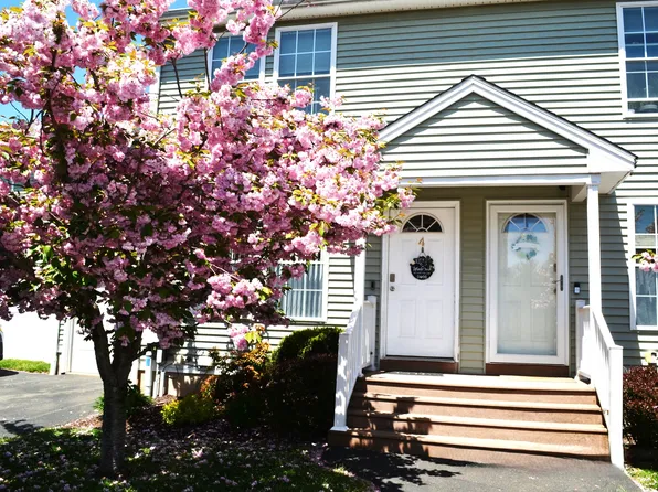 4 Holly Lane #4, Farmington, CT 06085