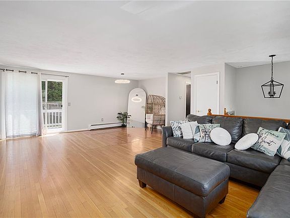 5th image of 44 Quaker Dr