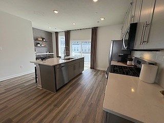 3rd image of 523 Cooper St
