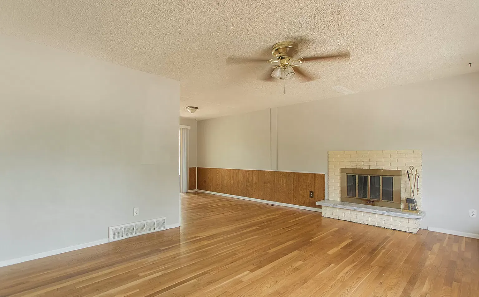 5 bed, 2256 sqft, $4,950 — Photo 4