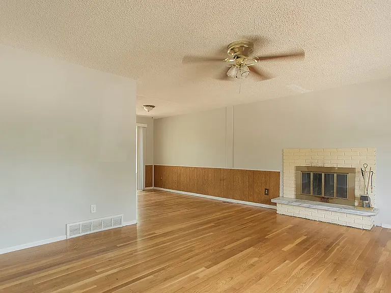 766 Mohawk Dr — Photo 4
