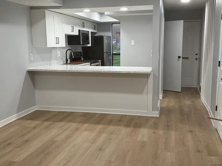 98 Lancelot Ln — Photo 3
