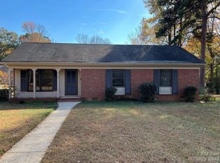 6130 Bridgeport Dr, Charlotte, NC 28215