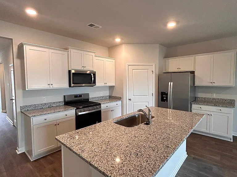 477 Lake Ridge Blvd — Photo 6