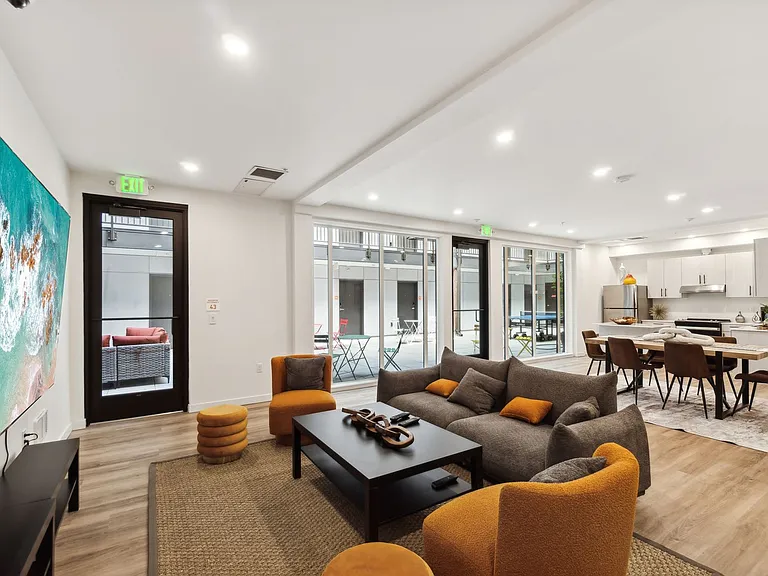 Divine Court Apartments — Photo 17