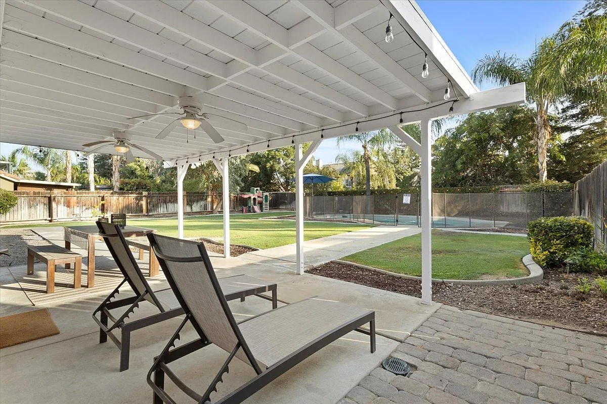 10212 Willow Bend Ct — Photo 3