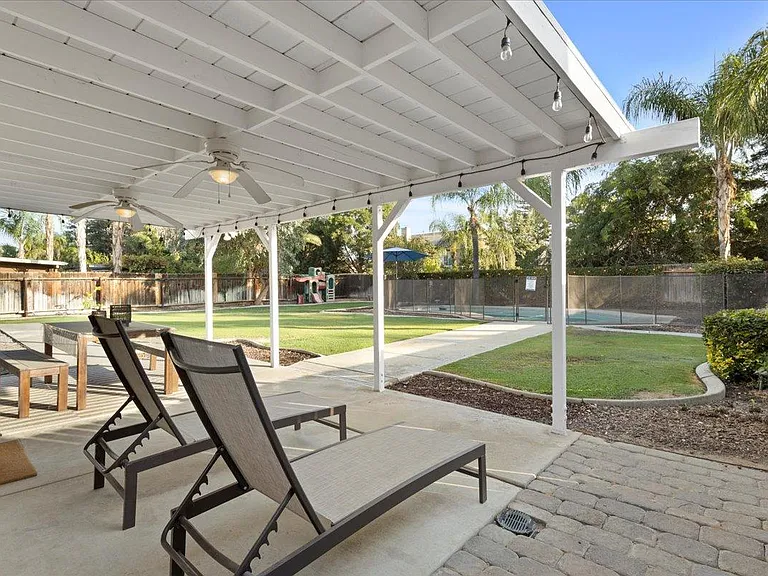 10212 Willow Bend Ct — Photo 3