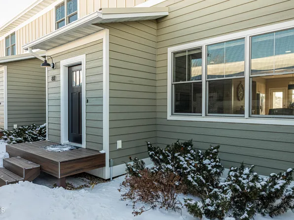 811 14th St SE, Mandan, ND 58554