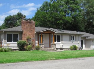 6514 Crest Dr, Waterford, MI 48329