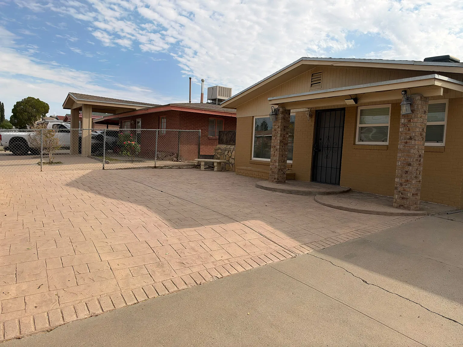 3 bed, 975 sqft, $1,400 — Photo 1