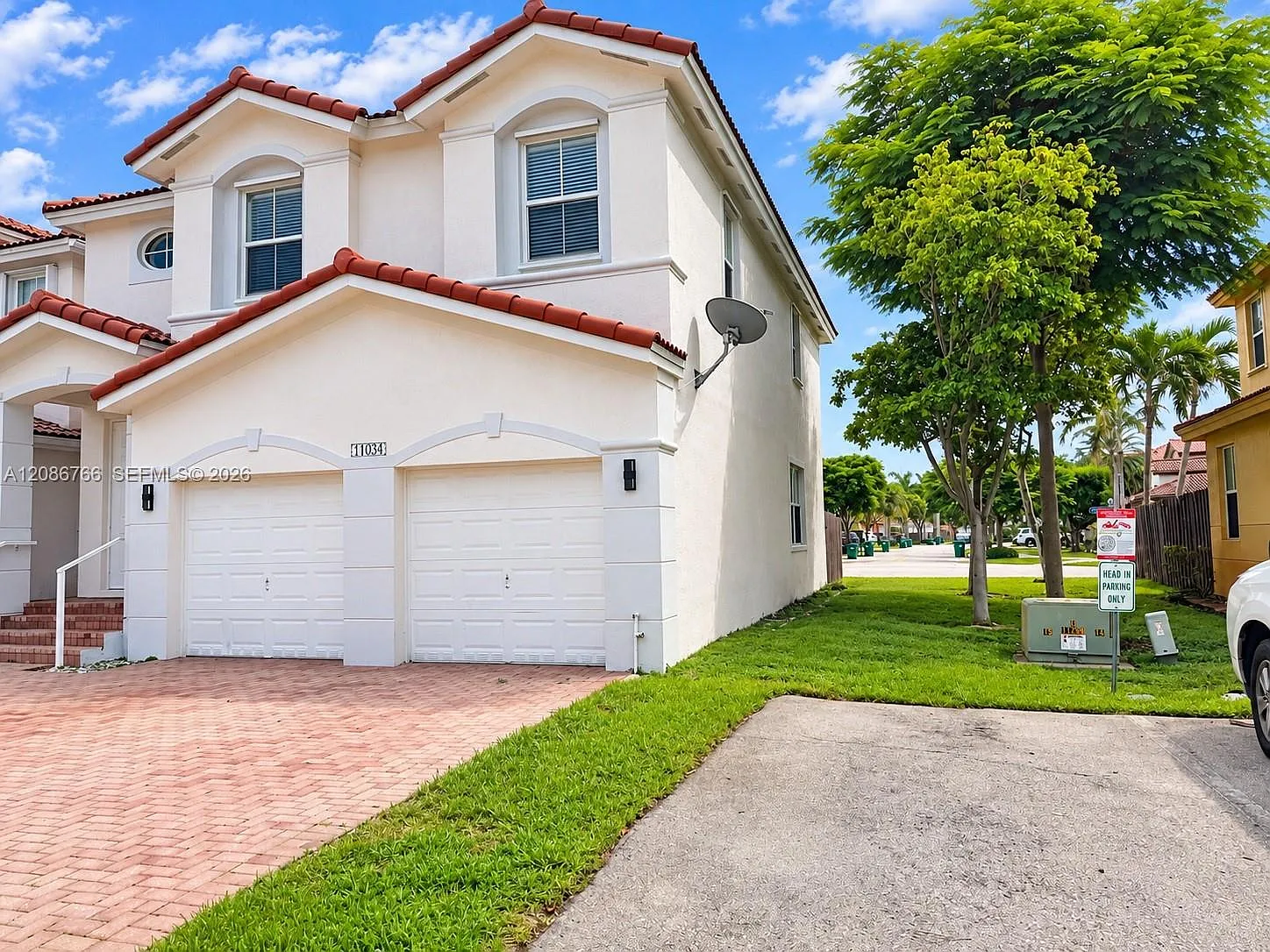Islands At Doral Townhome — Photo 2