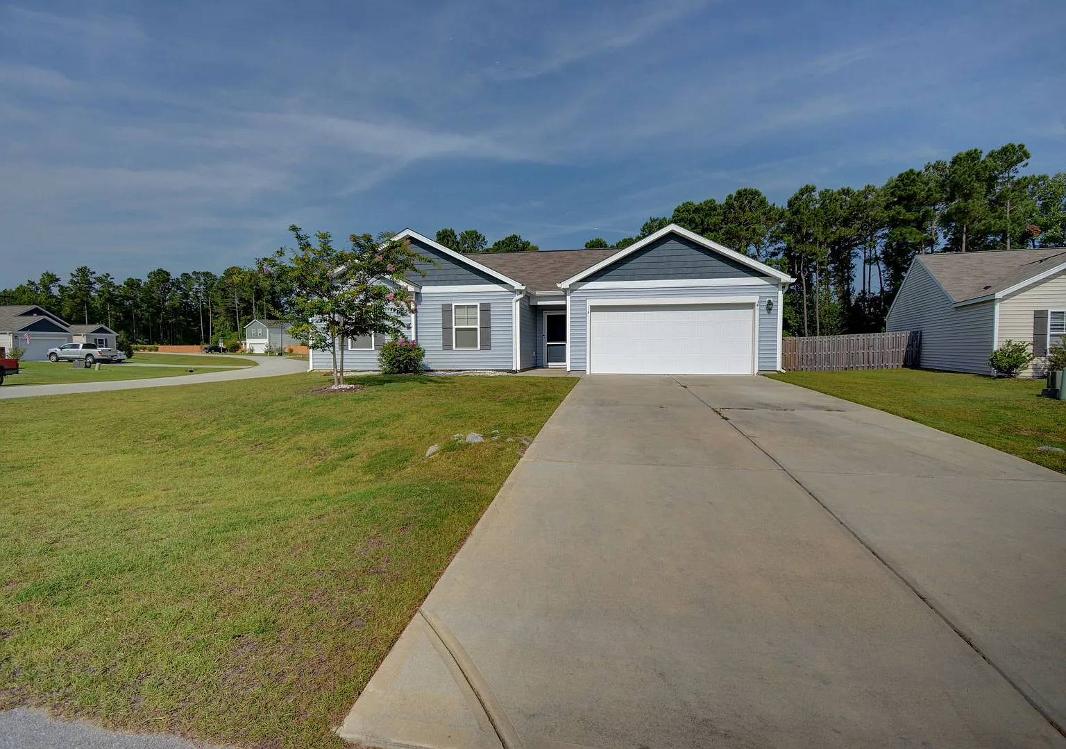 3 Bedroom, Dog Friendly, Large Fenced in Back Yard located in Hope Creek Neighborhood — Photo 2