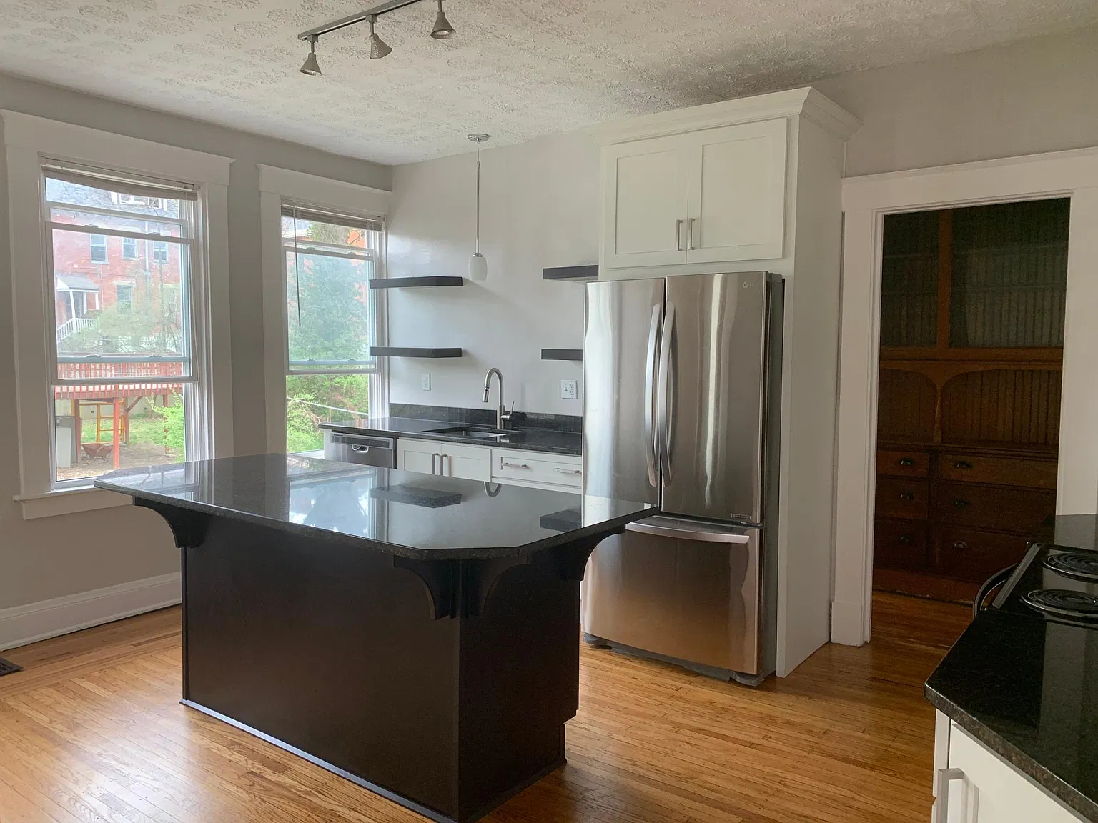 1622 De Sales Ln — Photo 1