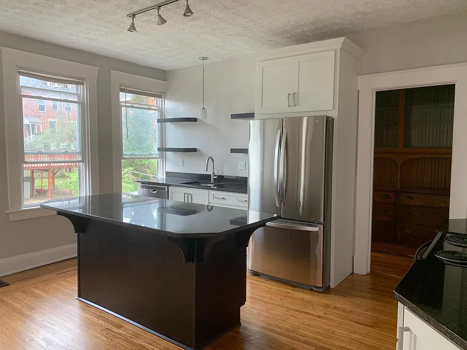 1622 De Sales Ln